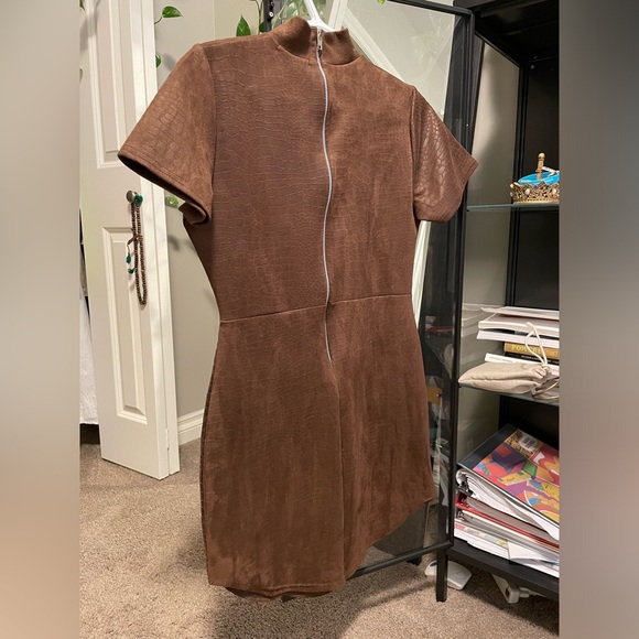 Misguided mini high neck brown dress - Picture 4 of 7